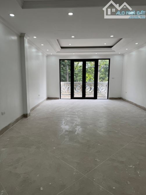 BÁN NHÀ PHÂN LÔ ĐỀN LỪ 2 – 60m² – 7 tầng – thang máy – 2 vỉa hè – đường ô tô tránh