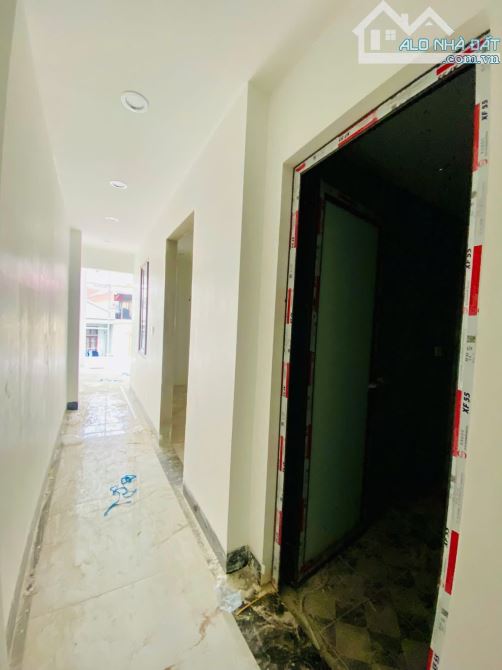 Mặt phố Thịnh Liệt, diện tích 40m, 6tầng TM. MT 3.5m. 22.8 tỷ Hoàng Mai