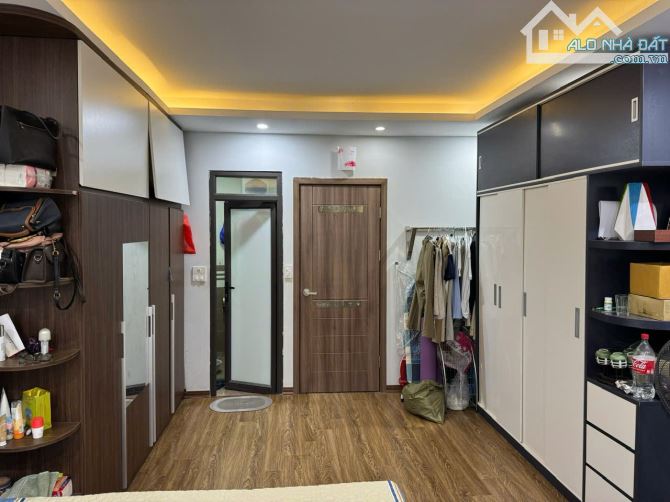 CC bán nhà riêng 5 tầng, 1tum, đơn lập, DT 30m2, sân 16m2 gần chợ Vân Canh (Miễn TG)