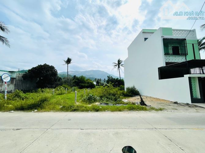 Bán lô đất đường Xuân Sơn , Vĩnh Trung gần đường D30 , Nha Trang. Giá 2.8 Tỷ