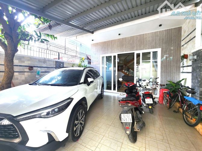 BÁN NHÀ 2 LẦU HIỆN ĐẠI - CÓ SÂN OTO 7 CHỖ - P2, VŨNG TÀU. GIÁ 12.5 TỶ/150M2