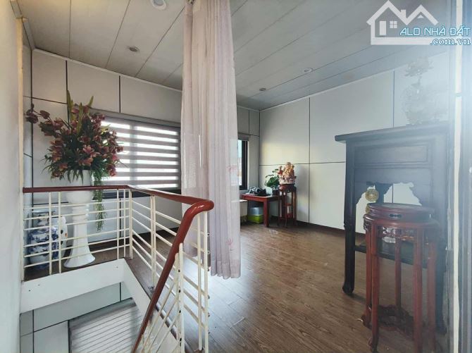 Nhà dân xây ngõ 290 Kim Mã, xây dựng 56m2 x 4 ngủ, gần mặt ngõ, thuê 11 tr/th. Giá 9.95 tỷ