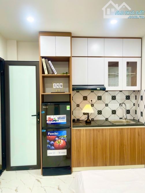 Bán gấp tòa CHDV TT Bách khoa-Kinh tế, 55m, 5 tầng, 10 phòng, ô tô đỗ của, Giá 13.5 Tỷ