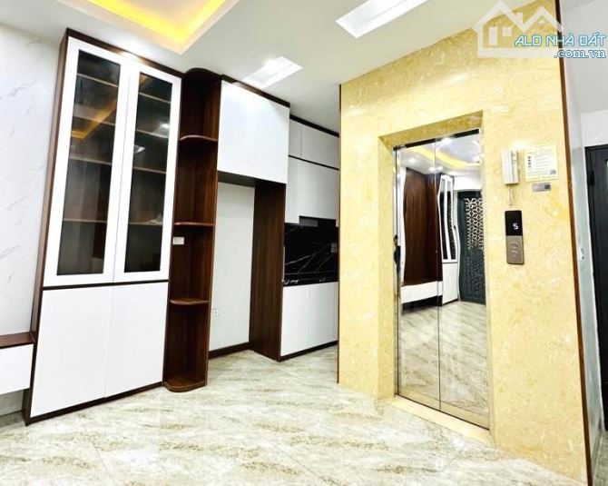 Tứ Liên vị trí ngõ nông gần đường oto, thiết kế hiện đại, thang máy DT37m2 5 tầng.