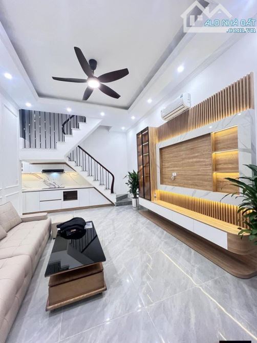 Nhà Đẹp Gần Phố, Tôn Đức Thắng, Đống Đa 30m, 5 tầng, mt 4.3m, giá 8.95 tỷ.