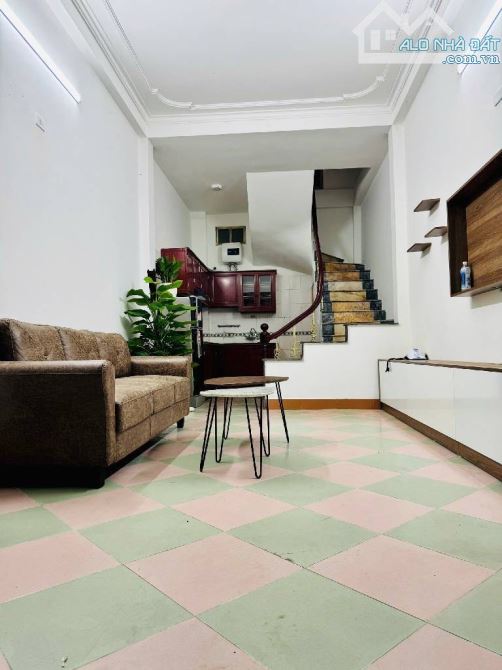 Bán nhà 5 tầng Cầu Giấy phân lô, ô tô cách nhà 50m