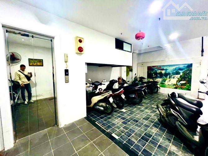 CCMN - 7 TÀNG - 15 PHÒNG KHÉP KÍN - MỚI KOONG - THANG MÁY NHẬP KHẨU - Ô TÔ ĐỖ CỬA