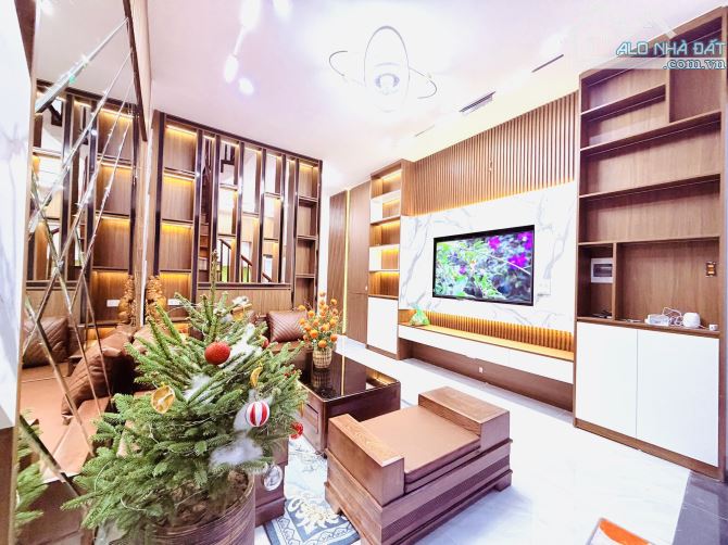 Bán nhà mặt ngõ 20 Hồ Tùng Mậu, diện tích 40m 5tầng 4mt, đầy đủ nội thất, giá nhỉnh 10tỷ