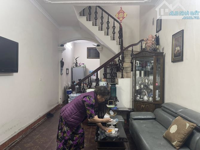 Bán nhà Nguyễn Khang, ngon bổ rẻ, giá tốt, khu dân trí cao, mua ở ngay hoặc xây mới