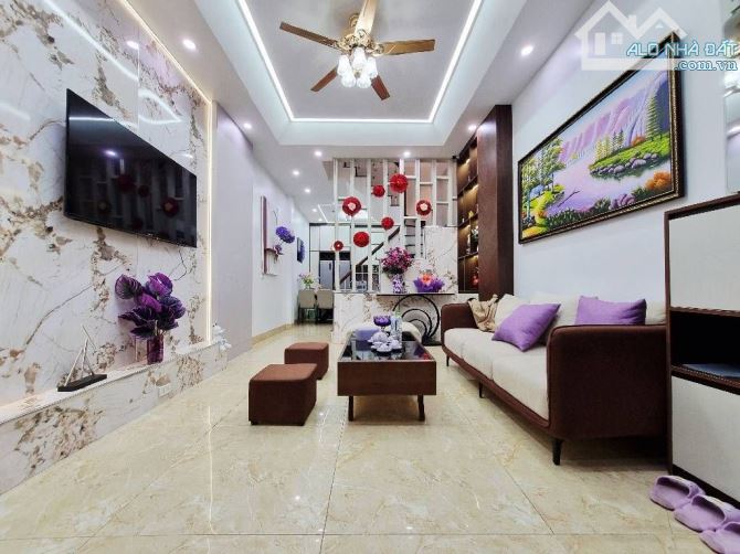 BÁN NHÀ PHỐ HỒNG MAI 40M2 NHÀ ĐẸP, GẦN PHỐ, FULL ĐỒ Ở LUÔN-GIÁ 9.78 TỶ  + Trung tâm phố