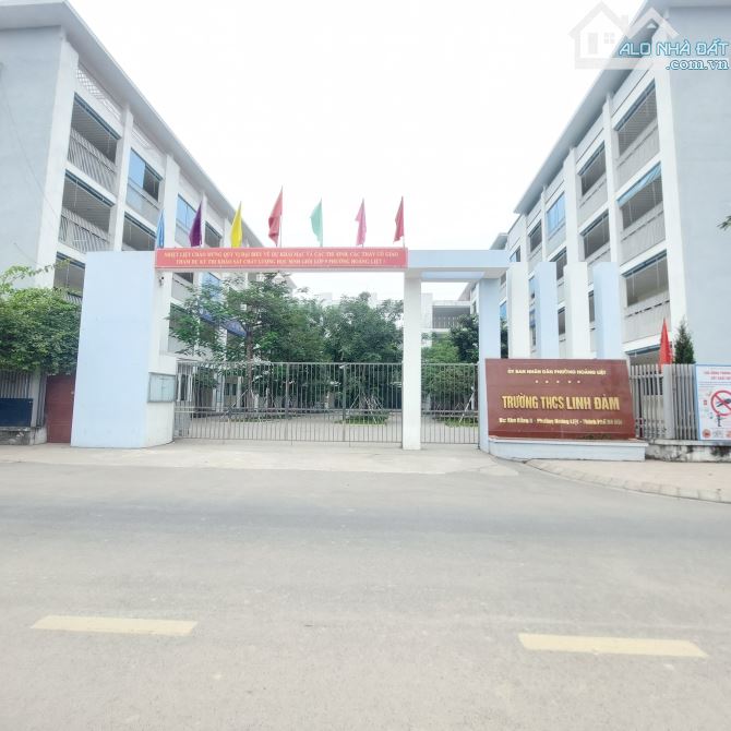 Bán nhà Linh Đàm ô tô đỗ cổng 35m 5 tầng ở ngay