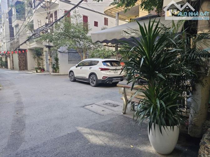 Bán gấp nhà phố Vương Thừa Vũ, vị trí siêu đẹp, 66m2, 3 tầng, MT 5m, giá chỉ 15 tỷ.