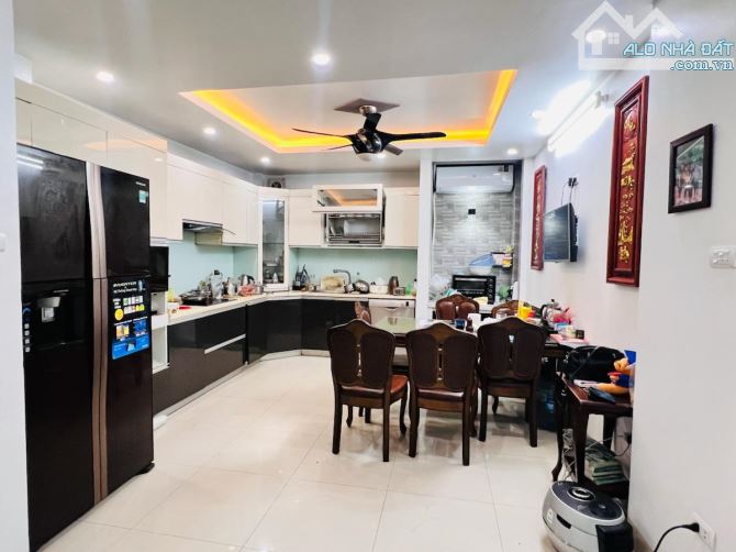 Phân lô vỉa hè Thái Hà, oto tránh, KD, dân xây 2 thoáng, gara, nhà đẹp vuông vắn, 70m*6T