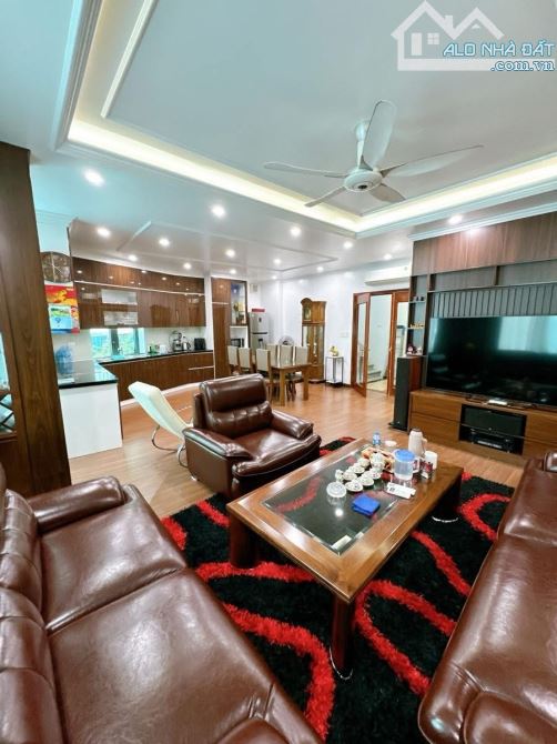 Lô góc Trần Quang Diệu 7T thang máy bề thế, dân xây đẹp, gara, gần phố, sổ đẹp 66m2