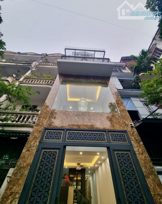 SIÊU PHẨM PHÂN LÔ TRẦN QUỐC HOÀN – 65M² • 6 TẦNG • THANG MÁY KÍNH • NHÀ MỚI NỘI THẤ