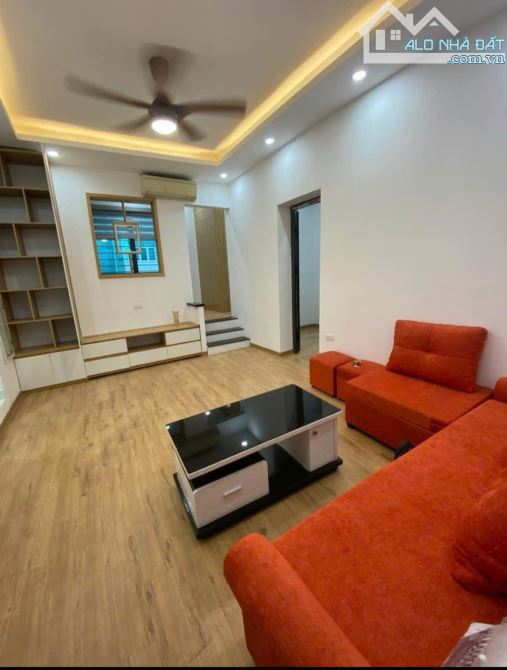 Tập thể 126 Kim Ngưu 98m 3 ngủ, 2 vệ sinh, ô tô , tặng nội thất