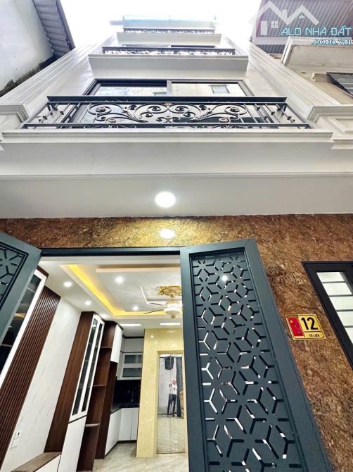 CẦN BÁN NHÀ - TỨ LIÊN - TÂY HỒ - 40 M - 5 TẦNG - MẶT TIỀN 4,8M - 8.9 TỶ - NHÀ MỚI ĐẸP