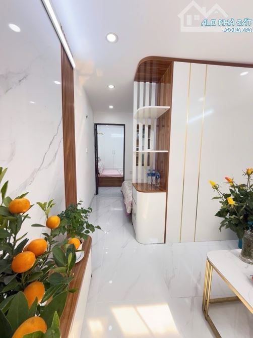 HIẾM! DƯỚI 3 TỶ CÓ NGAY TẬP THỂ TẦNG 1 TÂN MAI - 55M² - 2 NGỦ - SÂN ĐỂ XE RIÊNG - SỔ ĐỎ