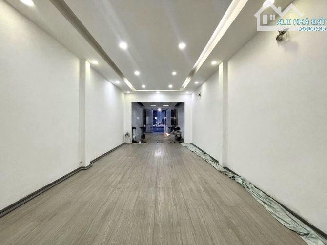 CĂN HIẾM! MẶT TIỀN TRẦN QUANG KHẢI, QUẬN 1. GIÁ 9.36 Tỷ/ 4mx18m ĐANG CHO THUÊ 75 TR/THÁNG - 1
