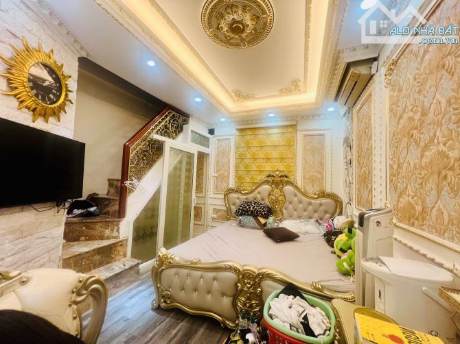 Bán nhà Cát Linh 22m2 nhà đẹp vị trí đẹp ngõ 3 gác cách phố 50m 5.25 tỷ