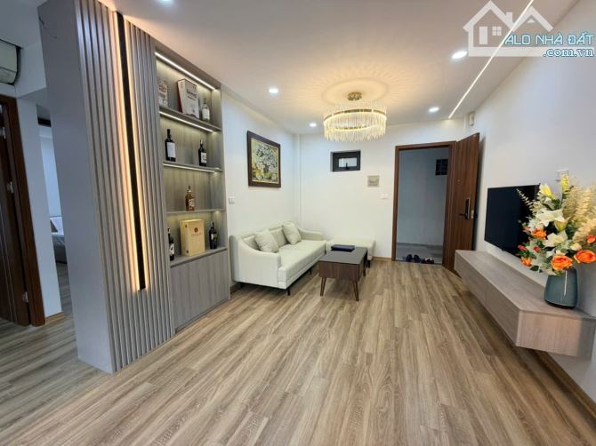 Bán nhà Tầng 1 Quỳnh Mai 100m2 nhà đẹp kinh doanh tốt oto vào nhà 6 tỷ
