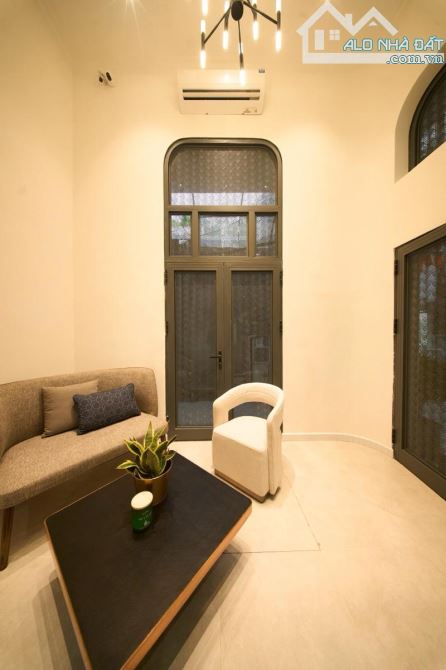 SIÊU PHẨM NHÀ XÂY MỚI- THANG MÁY- 5 TẦNG LÔ GÓC 3 THOÁNG - FULL NỘI THẤT-TRUNG TÂM