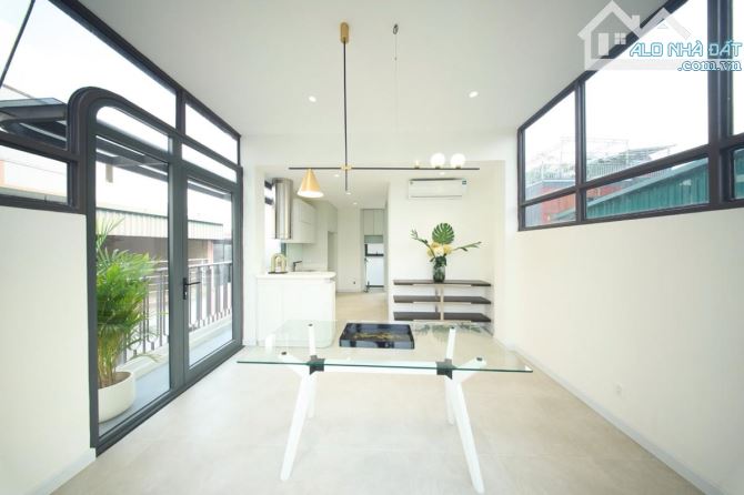 SIÊU PHẨM NHÀ XÂY MỚI- THANG MÁY- 5 TẦNG LÔ GÓC 3 THOÁNG - FULL NỘI THẤT-TRUNG TÂM