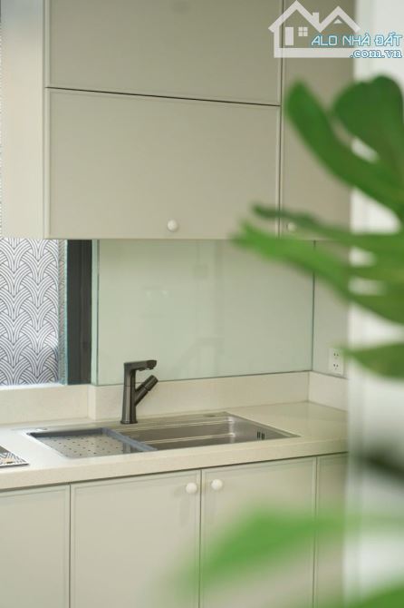 SIÊU PHẨM NHÀ XÂY MỚI- THANG MÁY- 5 TẦNG LÔ GÓC 3 THOÁNG - FULL NỘI THẤT-TRUNG TÂM