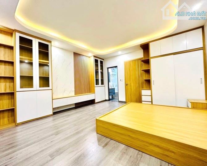 Tứ Liên vị trí ngõ nông gần đường oto, thiết kế hiện đại, thang máy DT37m2 5 tầng.