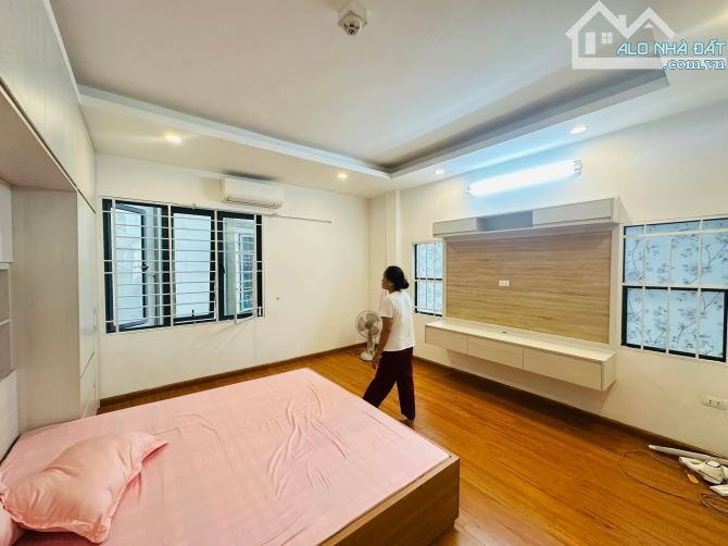 Bán Nhà Lô Góc, Gần Phố, Dương Văn Bé, Hai Bà Trưng 33/41m, 5 tầng, mt 4.6m, giá 8.6 tỷ.