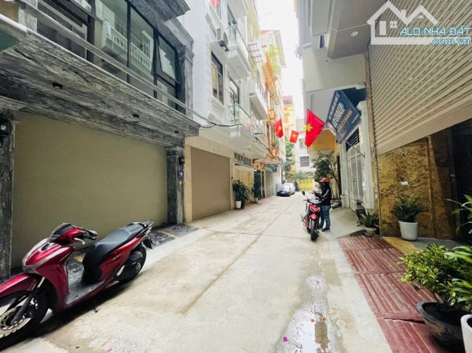 BÁN NHÀ HOÀNG QUỐC VIỆT OTO TRÁNH 10m DT65m2*MT6.4m CHỈ 13 TỶ