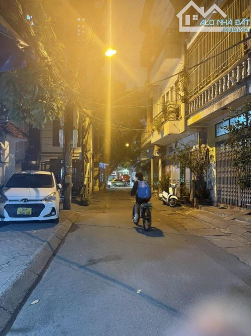 Bán nhà Nguyễn Khang, ngon bổ rẻ, giá tốt, khu dân trí cao, mua ở ngay hoặc xây mới