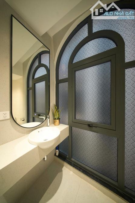 SIÊU PHẨM NHÀ XÂY MỚI- THANG MÁY- 5 TẦNG LÔ GÓC 3 THOÁNG - FULL NỘI THẤT-TRUNG TÂM