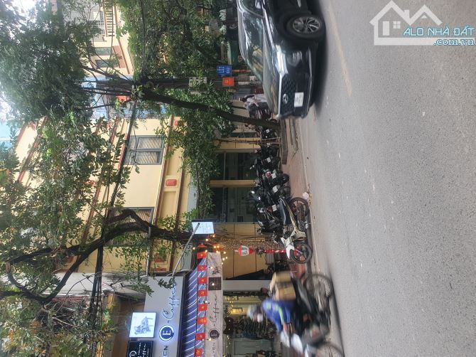 Bán gấp nhà phân lô vỉa hè đẹp nhất Đền Lừ 1, 60m2, MT 5, ô tô, kinh doanh, giá 24 tỷ.