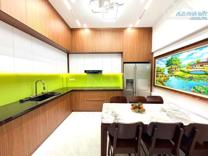 TRUNG TÂM CẦU GIẤY – NHÀ ĐẸP DÂN XÂY – 40M² • 5 TẦNG • GẦN PHỐ – GẦN Ô TÔ