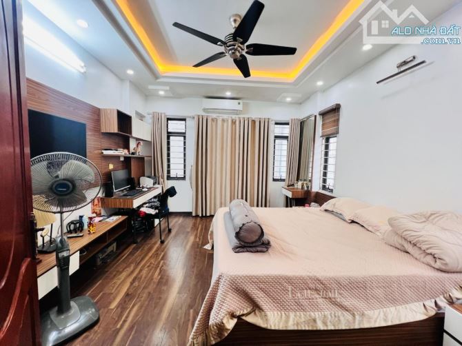 Phân lô vỉa hè Thái Hà, oto tránh, KD, dân xây 2 thoáng, gara, nhà đẹp vuông vắn, 70m*6T