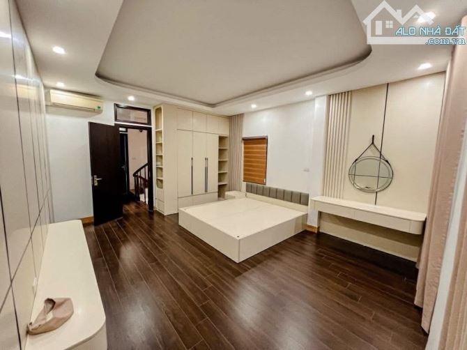 Bán nhà Xuân La, 38m x 5 tầng, dân xây, lô góc, tặng nội thất, giá chỉ 9 tỷ