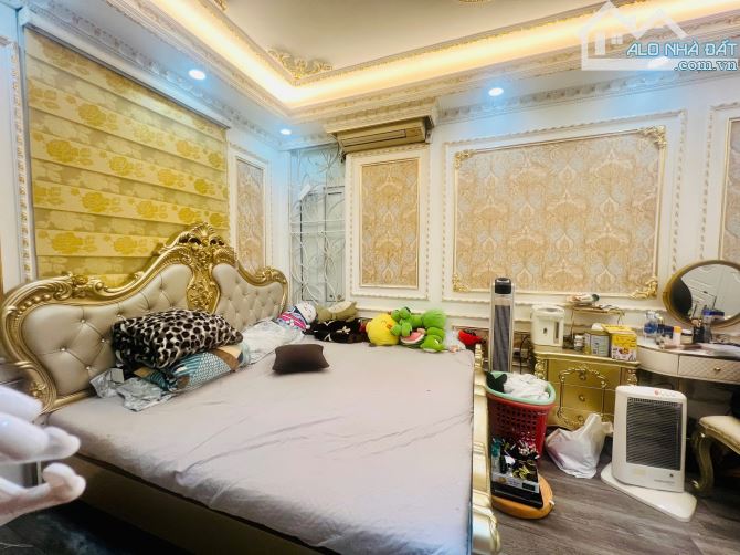 Bán nhà Cát Linh 22m2 nhà đẹp vị trí đẹp ngõ 3 gác cách phố 50m 5.25 tỷ