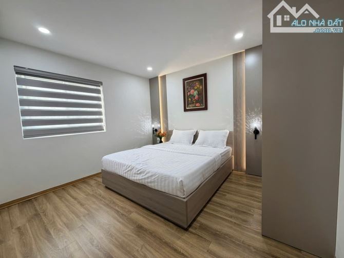 Bán nhà Tầng 1 Quỳnh Mai 100m2 nhà đẹp kinh doanh tốt oto vào nhà 6 tỷ