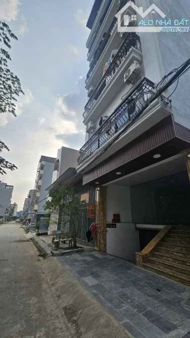 SIÊU PHẨM TÒA CHDV 8 TẦNG 1 HẦM - 24 PHÒNG 1 SÀN KINH DOANH - PHÂN LÔ VỈA HÈ Ô TÔ TRÁNH