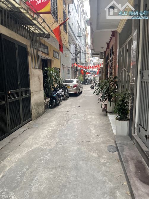 ĐỀN LỪ - HOÀNG MAI, Khu phân lô Quân Đội 60m2, trước nhà 2 oto tránh, Gara oto !