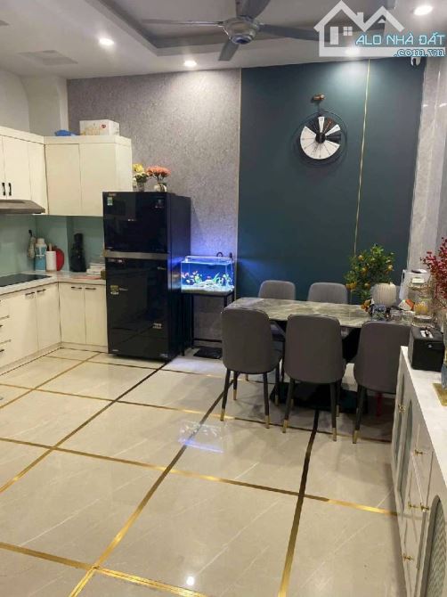 Phố Thái Thịnh 42m x 5t – Nhà đẹp lô góc thoáng sáng