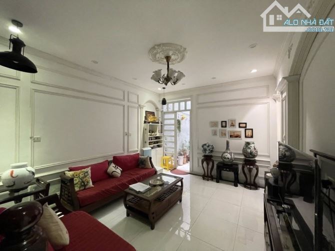 NHÀ ĐẸP NGUYỄN LƯƠNG BẰNG - SÁT VƯỜN HOA 1/6 - 48M2 - 5 TẦNG - NỘI THẤT LONG LANH