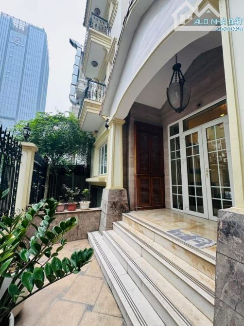 HIẾM LÔ GÓC 2 MẶT ĐƯỜNG DỊCH VỌNG HẬU - CẦU GIẤY 236m2, MT 16m, 127 TỶ TƯƠNG LAI BUILDING