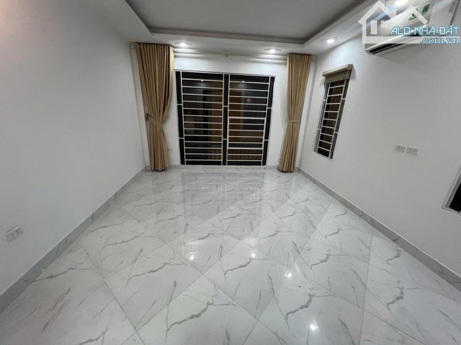 LÔ GÓC PHỐ 8/3 40m 7,7 TỶ 5 TẦNG MT 5m NHÀ ĐẸP Ở NGAY NGÕ TO GẦN PHỐ KD NHỎ CÓ TL