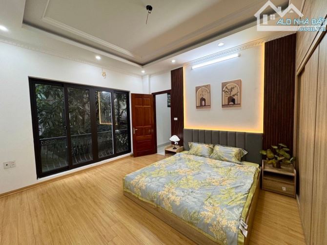 Nhanh còn các bác . Nhà mới đẹp . Oto đỗ thiết bị châu âu . Diên tích 36m giá 8, 9 tỷ .