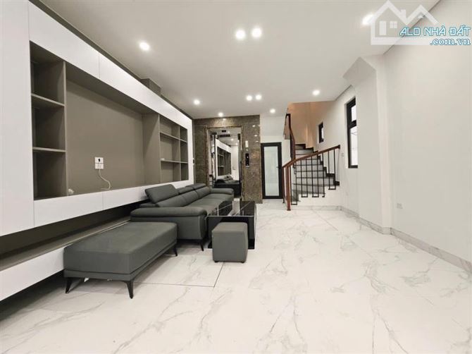 Nhỉnh 8 tỷ 6 tầng thang máy ô tô đỗ gần