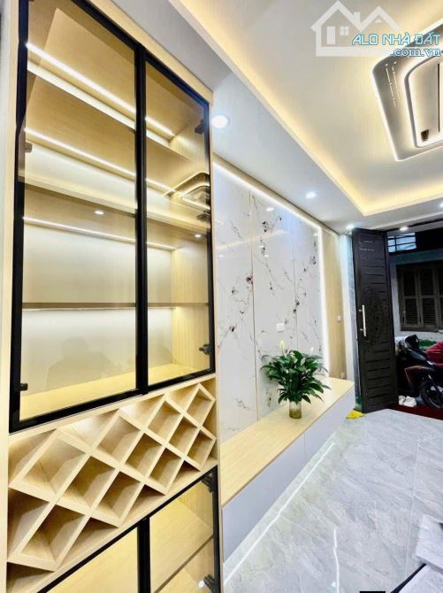 Nhà Đẹp Gần Đường Ô TÔ, Tôn Thất Tùng, Đống Đa 23/29m, 4 tầng, giá 7.68 tỷ.