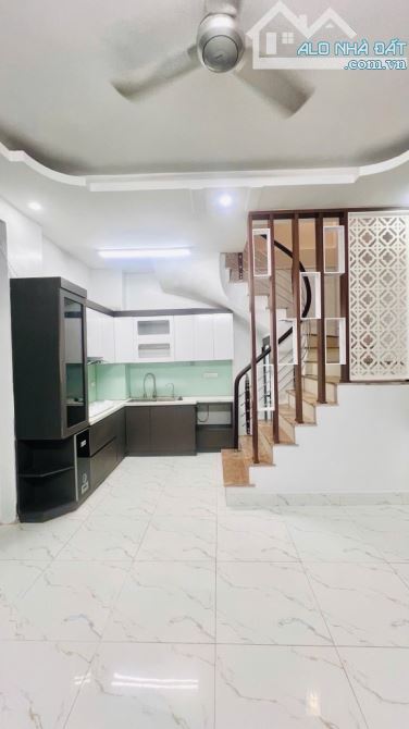 SIÊU HIẾM 31m2 - RẺ NHẤT HOÀNG MAI - NGẬP TRÀN TIỆN ÍCH - ÔTÔ TRÁNH HƠN 20M - VỊ TRÍ ĐẸP