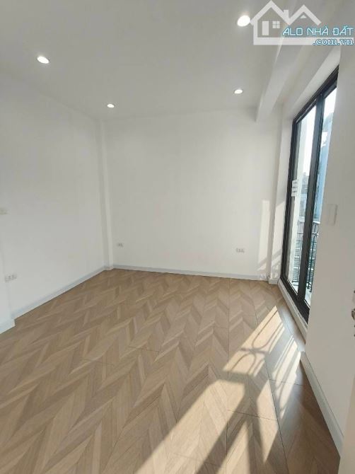 BÁN NHÀ ĐÔNG THIÊN VĨNH HƯNG 38m2 - GẦN PHỐ -NGÕ RỘNG -5 TẦNG -7 PHÒNG NGỦ - NỘI THẤT XỊN